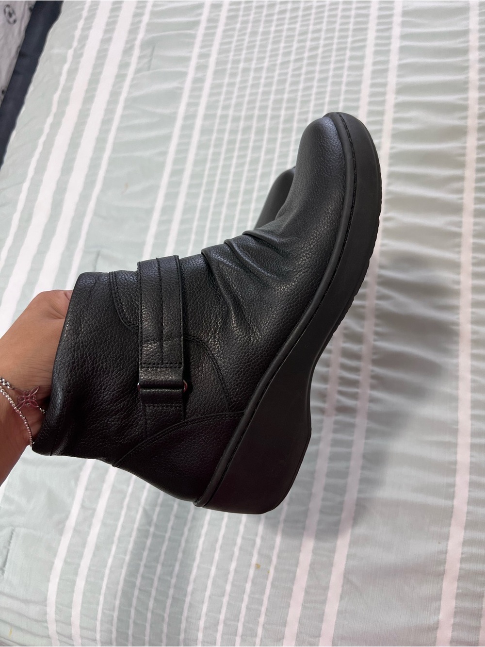 Clarks Black Delana Fairlee Leather Ankle Boots with Wrap Strap size 9 - Picture 8 of 9